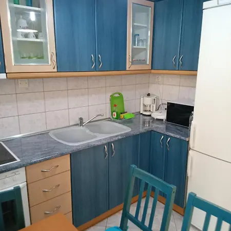 Giannis House